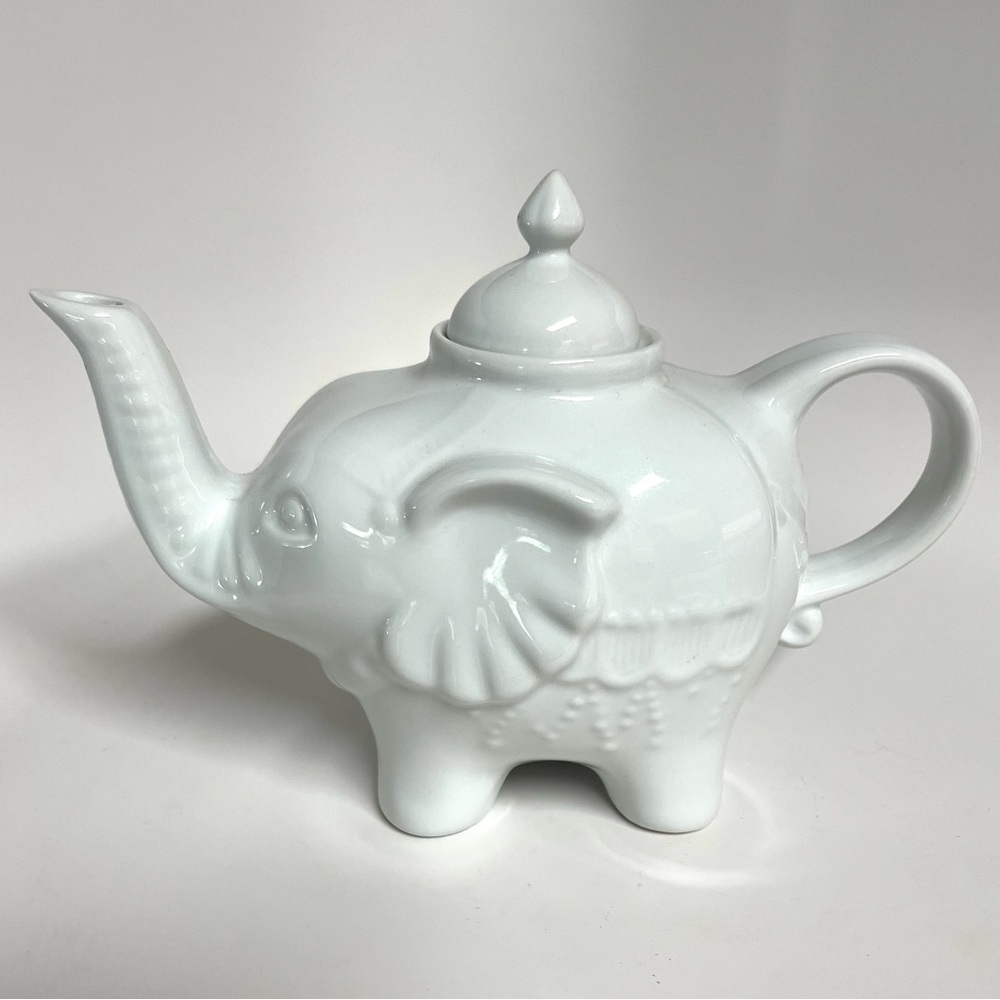 White Elephant Shape Teapot by Cordon Bleu